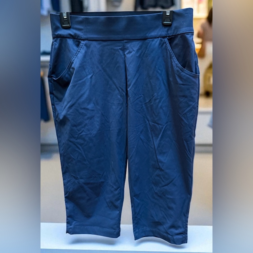 Columbia Dark Blue Capri| Bermuda Active Pants with pockets. Size Medium. EUC